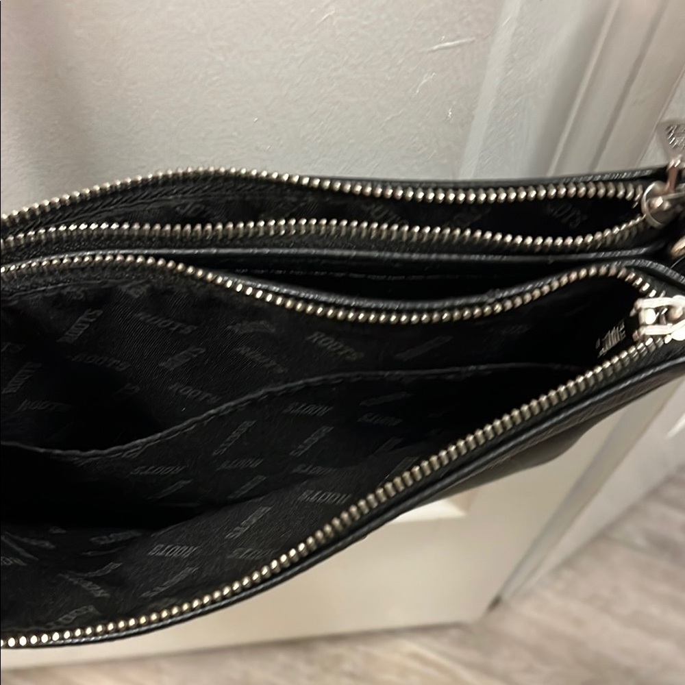 🥂HOST PIC 🍾Roots Black Leather Crossbody Bag - Picture 2 of 8